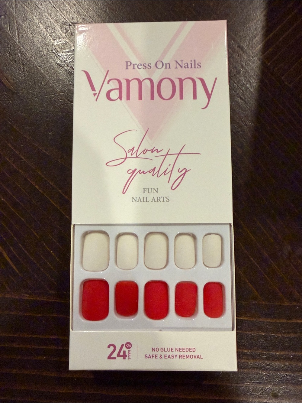 Vamony Press-On Nails in White & Red